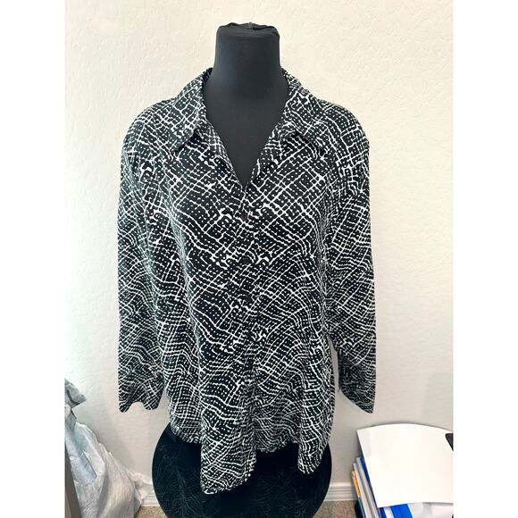 COLDWATER CREEK | Plus Size No Iron Black White Geometric Lightweight Blouse |2X - Picture 2 of 7